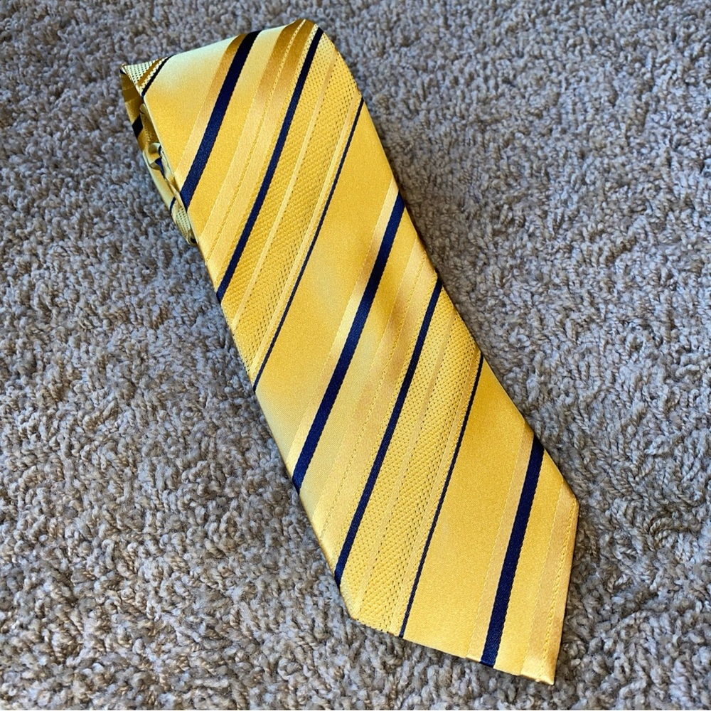 EGON VON FURSTENBERG Prince Silk tie Yellow Navy Striped